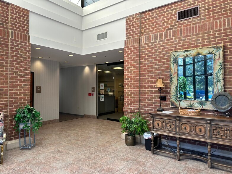 More Photos Of 1655 Wynne Rd, Cordova Office For Lease