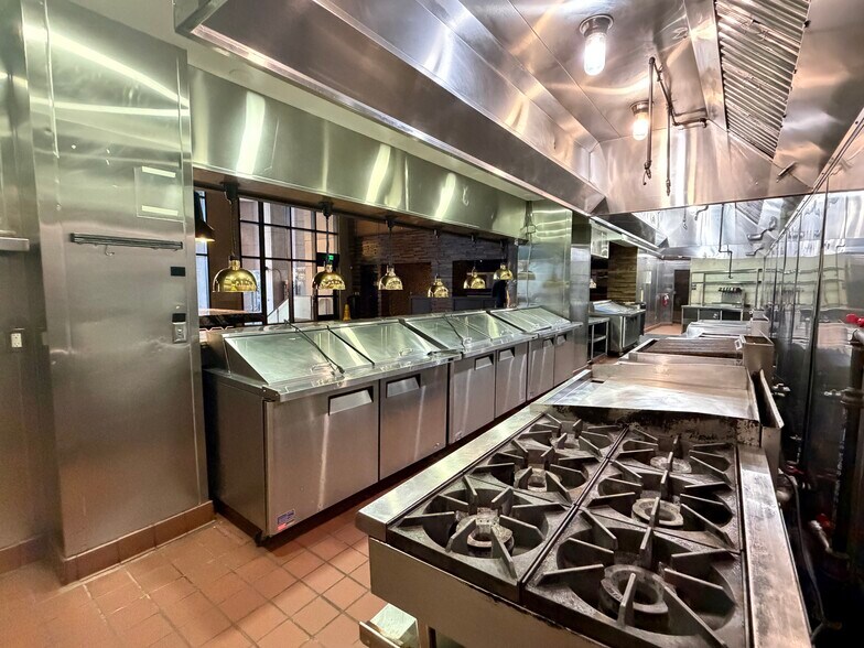 More Photos Of 800 W 6th St, Los Angeles Office For Lease