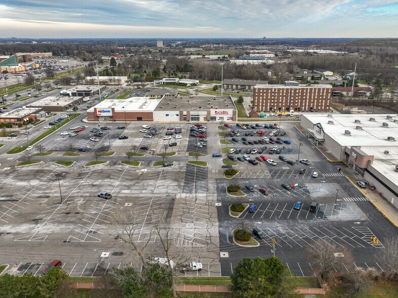 More Photos Of 23267 Eureka Rd, Taylor Freestanding For Lease