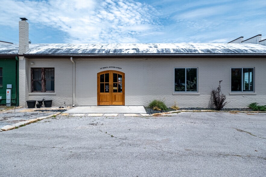 More Photos Of 119 N Jackson St, Perryville General Retail For Sale