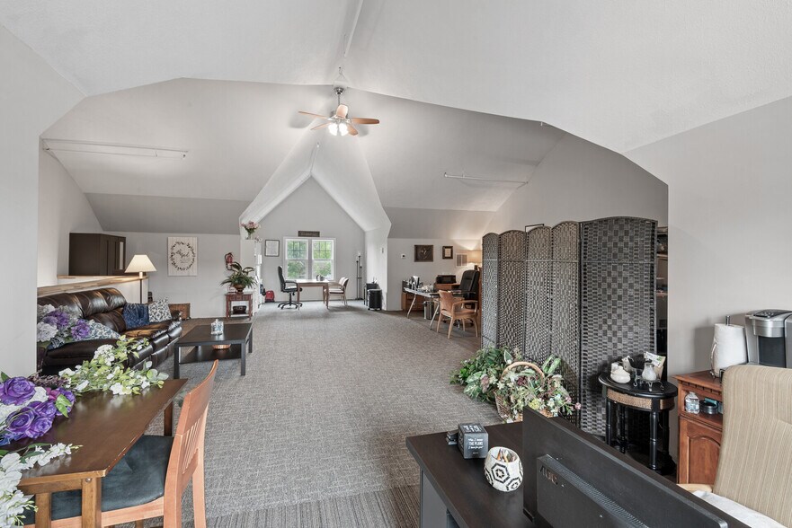 More Photos Of 1701-1713 Southcross Dr W, Burnsville Loft Creative Space For Sale