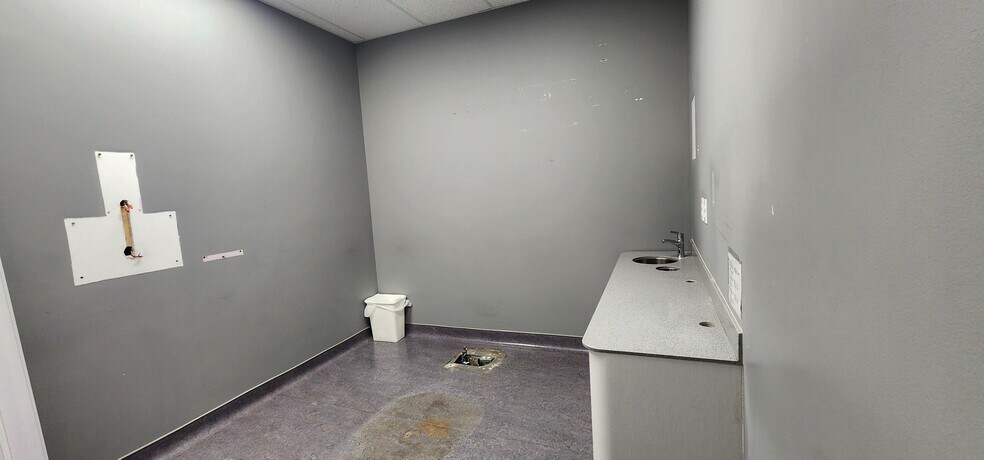 More Photos Of 2825-2885 Lauzon Pky, Windsor General Retail For Lease
