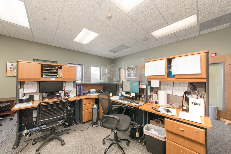 More Photos Of 828 Busse Hwy, Park Ridge Office For Sale