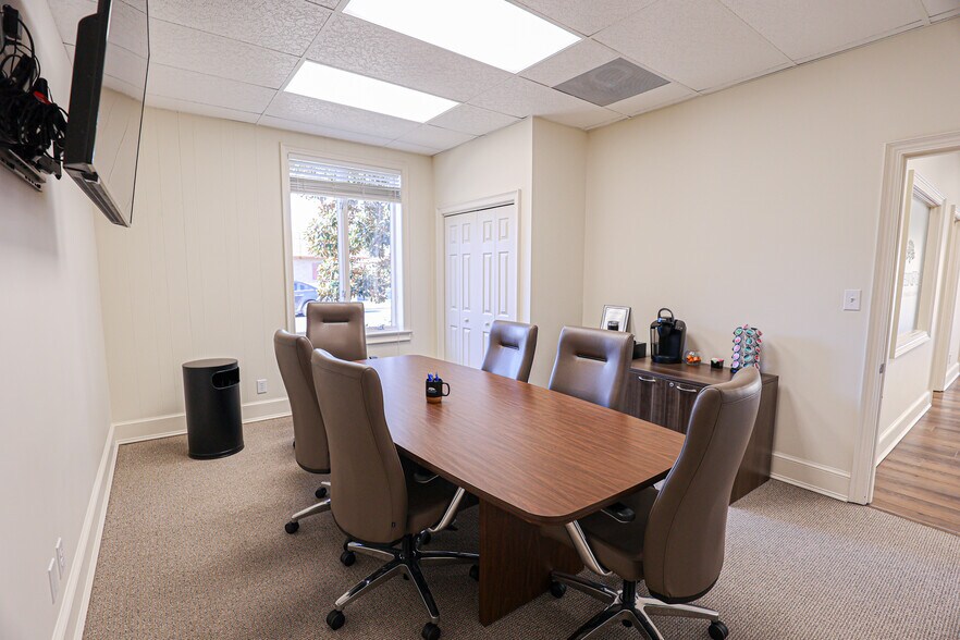 More Photos Of 630 Jefferson St, Paducah Office For Sale