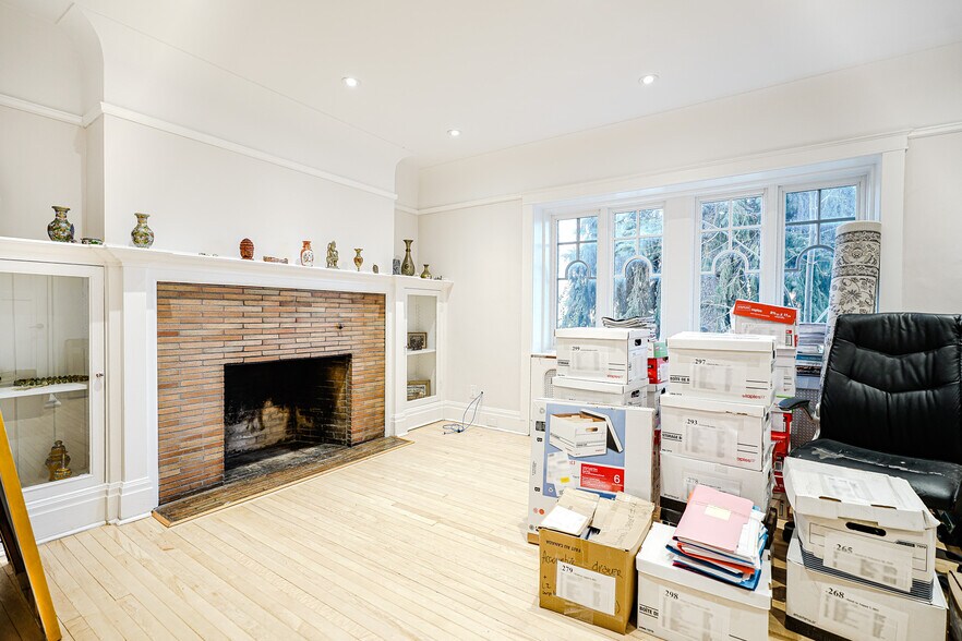 More Photos Of 4565 Rue Sherbrooke O, Westmount Office For Lease