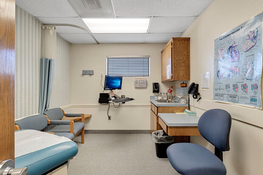 More Photos Of 1260 E Almond Ave, Madera Medical For Sale