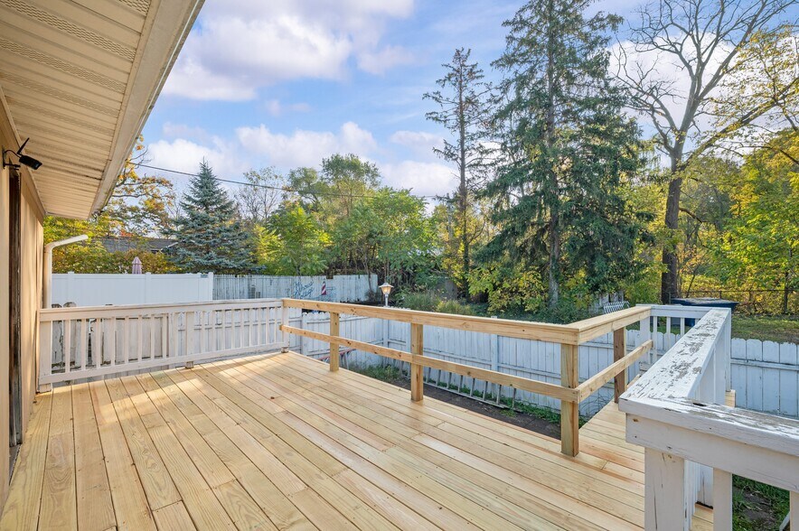 More Photos Of 231 E Buffalo St, New Buffalo Hotel For Sale