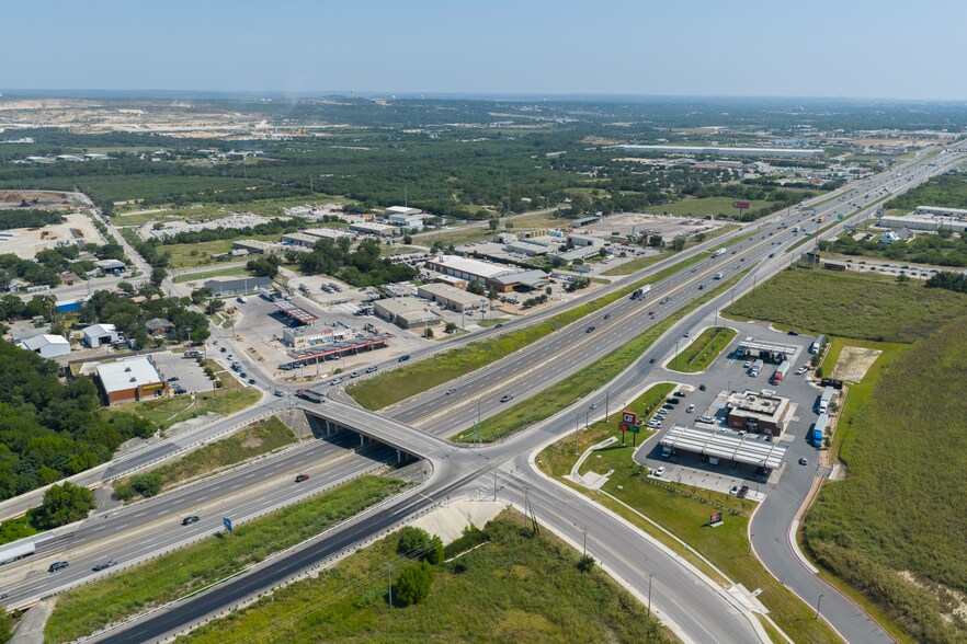 More Photos Of 4312 I 35 N Frontage rd, New Braunfels Distribution For Lease