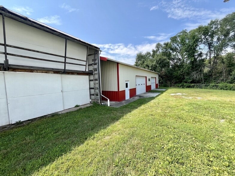 More Photos Of 325 Grand St, Van Meter Flex For Sale