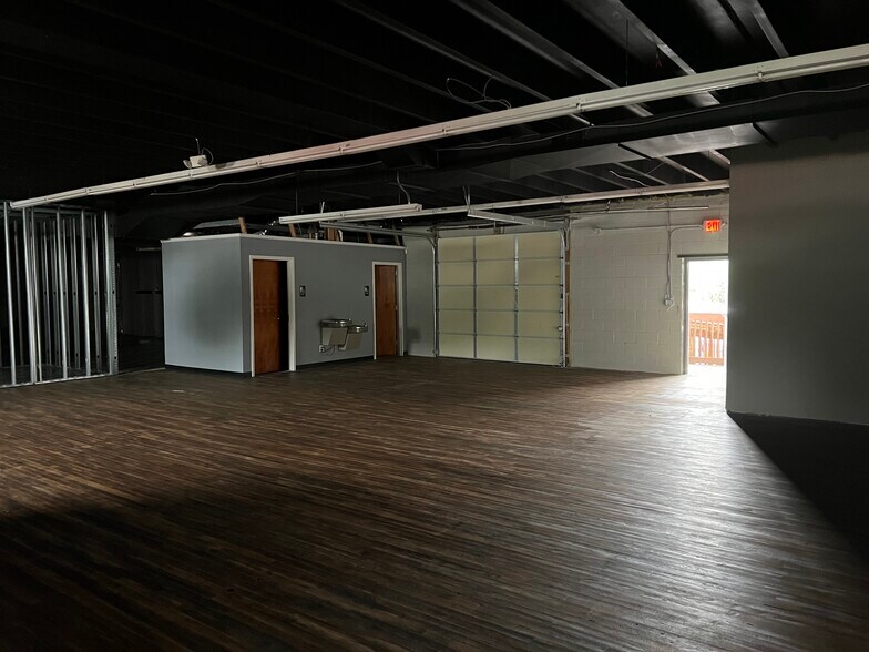 More Photos Of 5744 N Tryon St, Charlotte Freestanding For Lease
