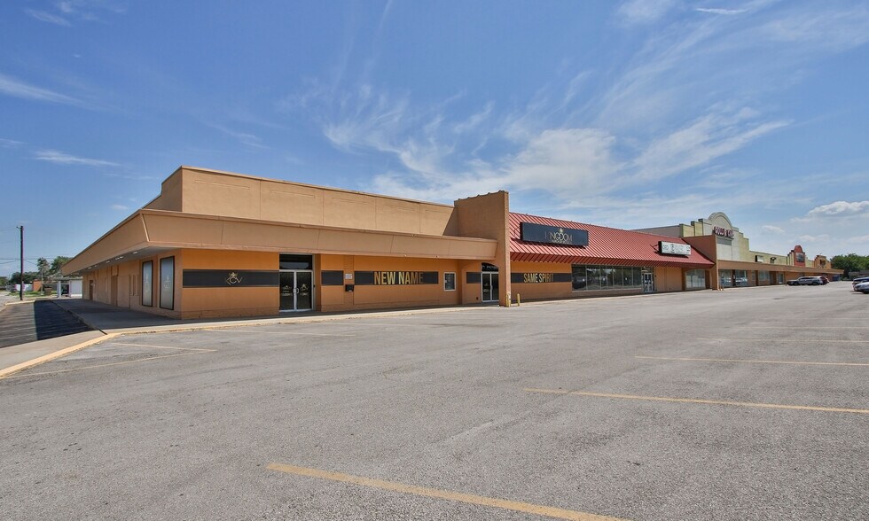 More Photos Of 2500-2704 N Laurent St, Victoria Unknown For Lease