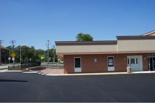 More Photos Of 289-339 E Glenwood Lansing Rd, Glenwood General Retail For Lease