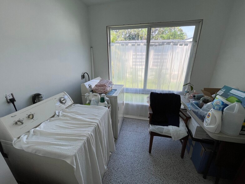 More Photos Of 648 South Dr, Miami Springs Medical For Sale