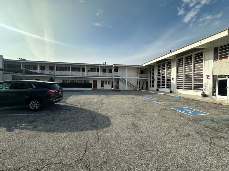 More Photos Of 10963 S Western Ave, Los Angeles Religious Facility For Lease