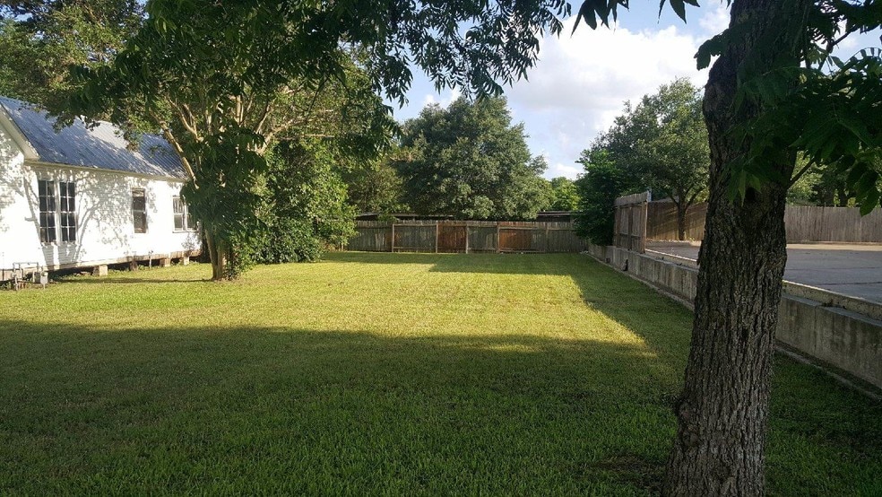 More Photos Of 601 W Center St, Kyle Coworking Space