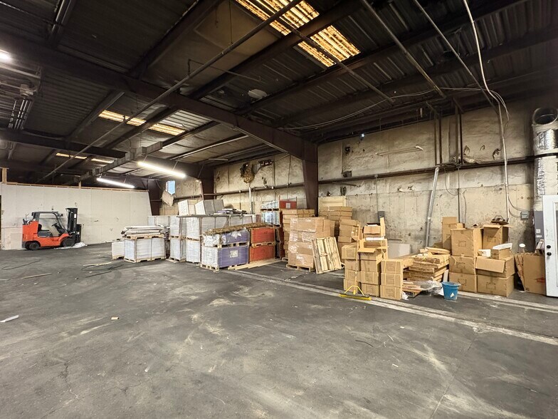More Photos Of 3209 Industry Dr, Charleston Warehouse For Lease