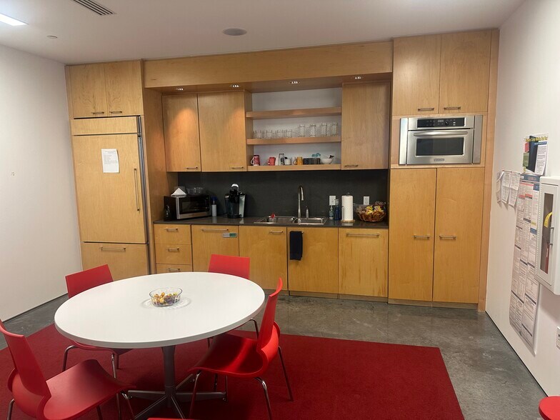 More Photos Of 3621 Vinings Slope SE, Atlanta Loft Creative Space For Sale