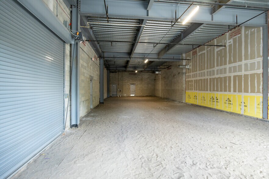 More Photos Of 100-108 E Colonial Dr, Orlando Specialty For Lease