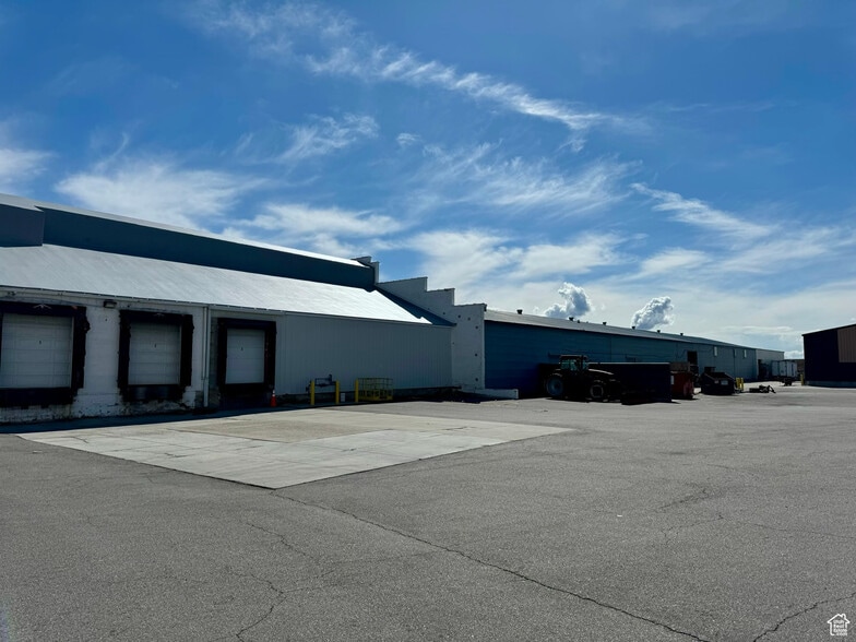 More Photos Of 848 S 2000 W, Syracuse Unknown For Lease