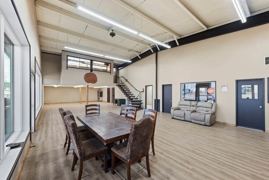 More Photos Of 225 W Lockhart Ave, Coos Bay Warehouse For Sale