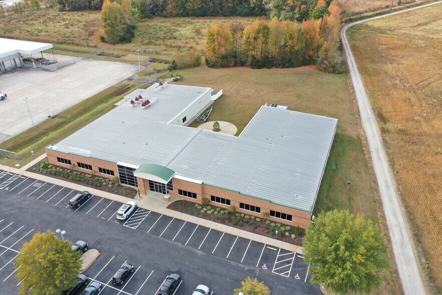 Primary Photo Of 2371 Wilroy Rd, Suffolk Flex For Sale