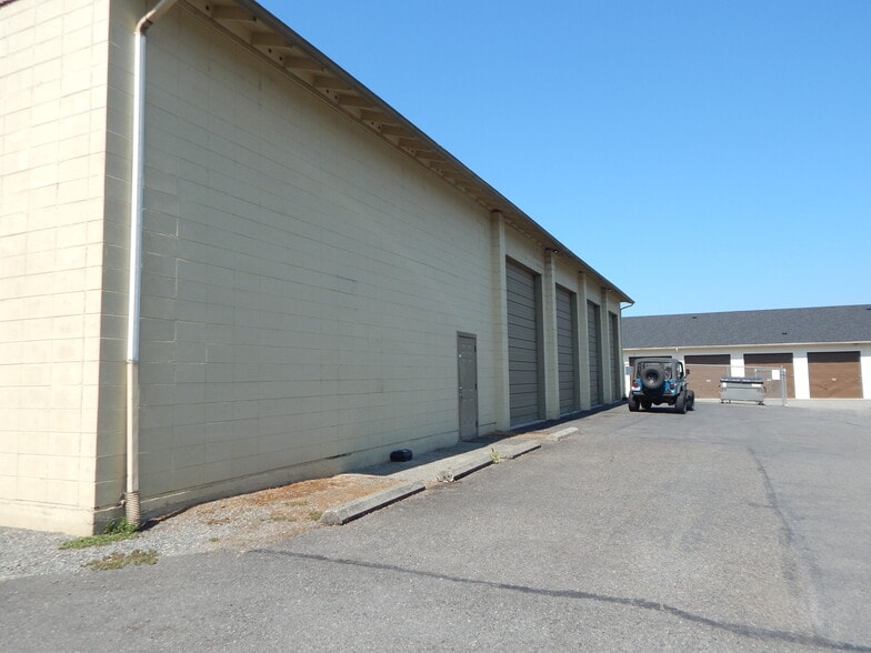 More Photos Of 1490 19th Ave NW, Issaquah Flex For Lease