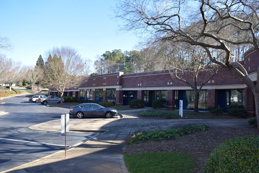 More Photos Of 1000 Mansell Exchange W, Alpharetta Unknown For Lease