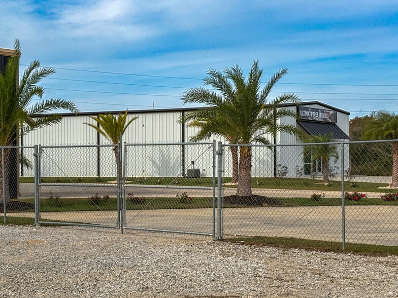 More Photos Of 725 Cardinal Cir, Summerdale Industrial For Lease