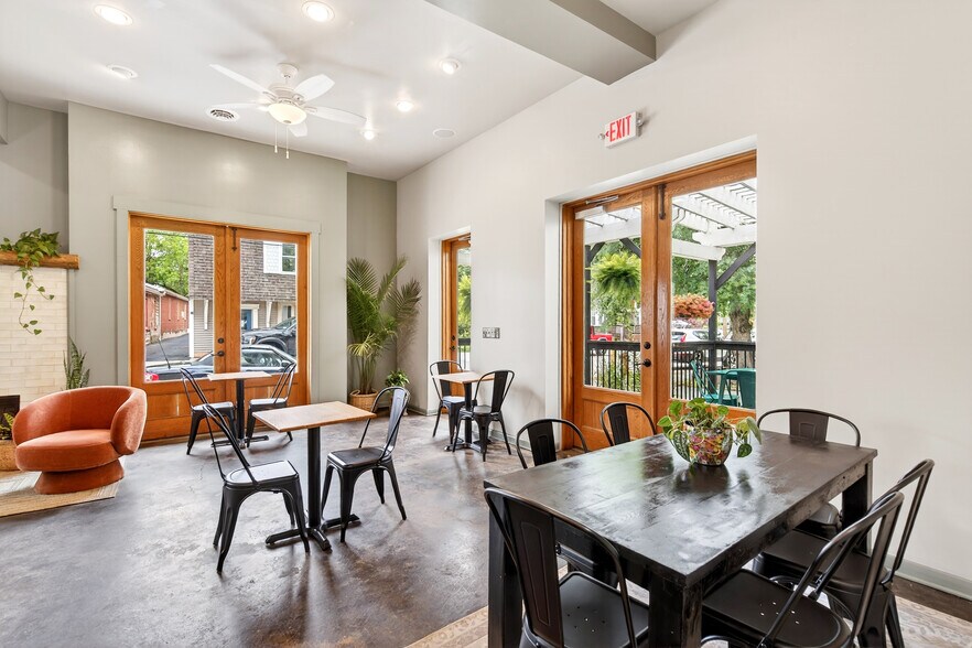 More Photos Of 33 Elm St, East Aurora Restaurant For Sale
