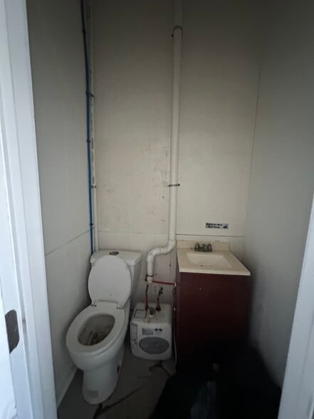 More Photos Of 4508-4518 New Falls Rd, Levittown Storefront For Lease