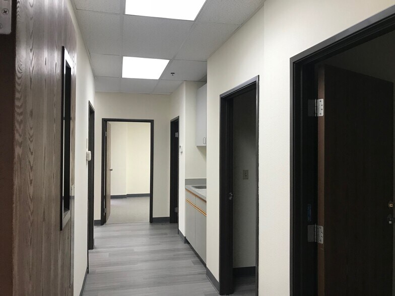 More Photos Of 1000-1012 Segovia Cir, Placentia Flex For Lease