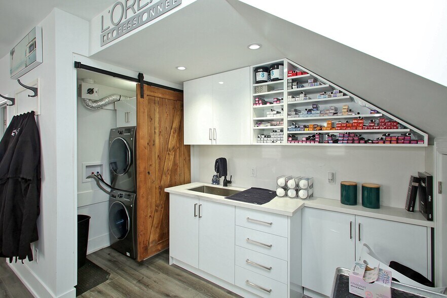 More Photos Of 10-12 Centre St, Markham Office Residential For Sale