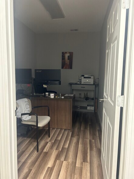 More Photos Of 11759 Asheville Hwy, Inman Office For Lease