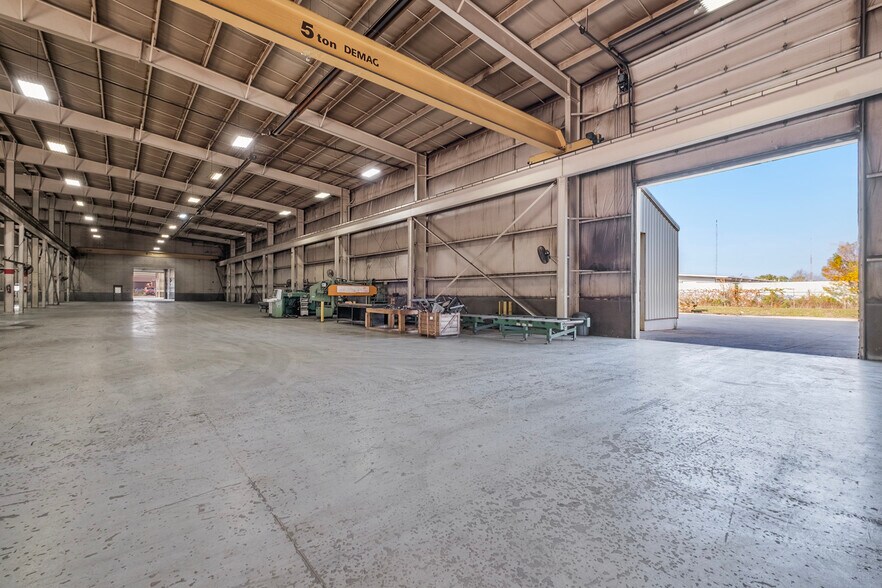 More Photos Of 4072 Flint Asphalt Dr, Burton Distribution For Sale