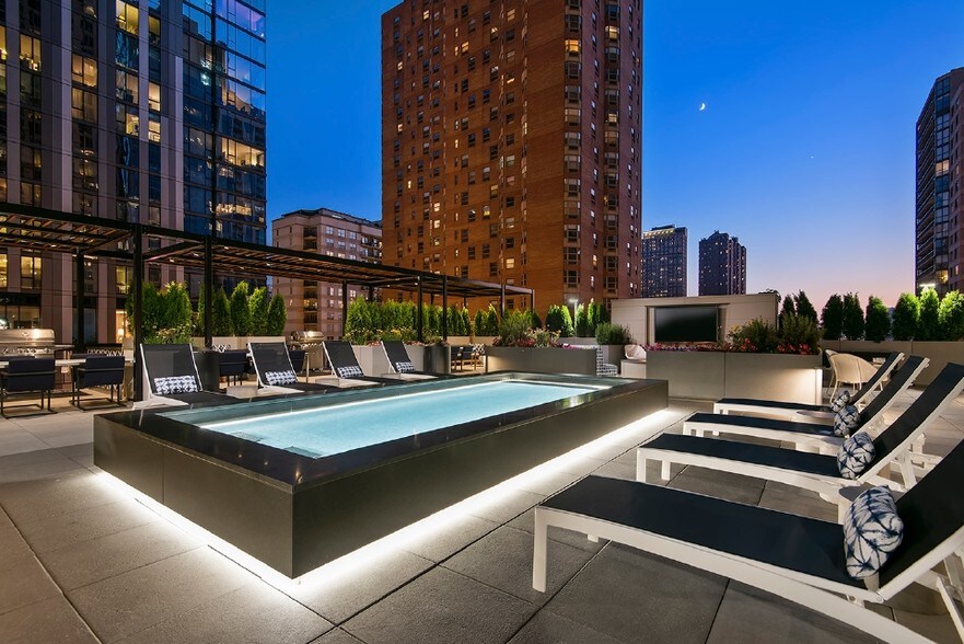 More Photos Of 1 E Delaware Pl, Chicago Apartments For Lease