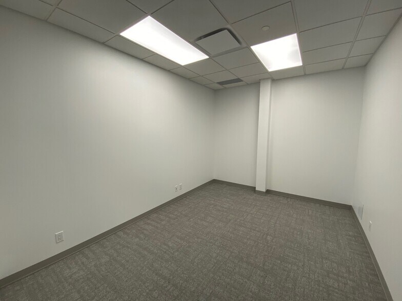 More Photos Of 5423 61 Av SE, Calgary Warehouse For Sale