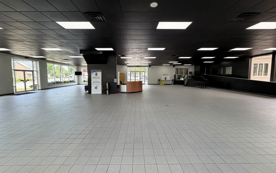 More Photos Of 301 N 9th St, Stroudsburg Auto Dealership For Lease