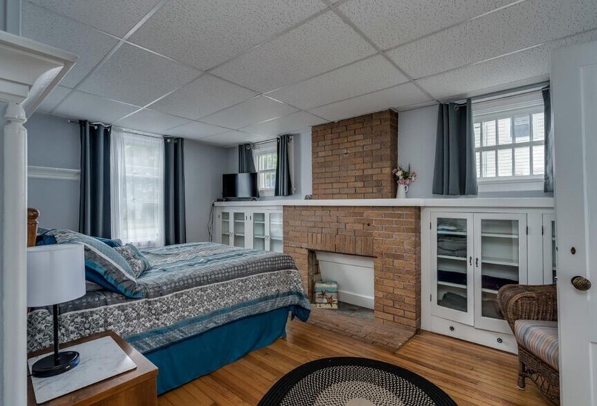 More Photos Of 16 Bethune St, Alexandria Bay Marina For Sale