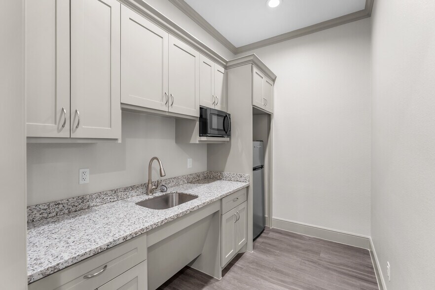 More Photos Of 17138 N Eldridge Pky, Tomball Medical For Lease