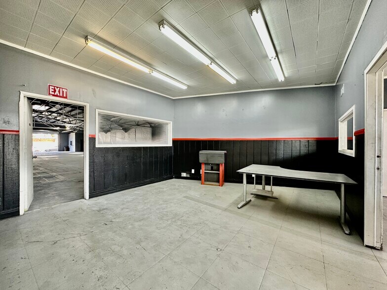 More Photos Of 229 S Oxnard Blvd, Oxnard Storefront Retail Office For Sale
