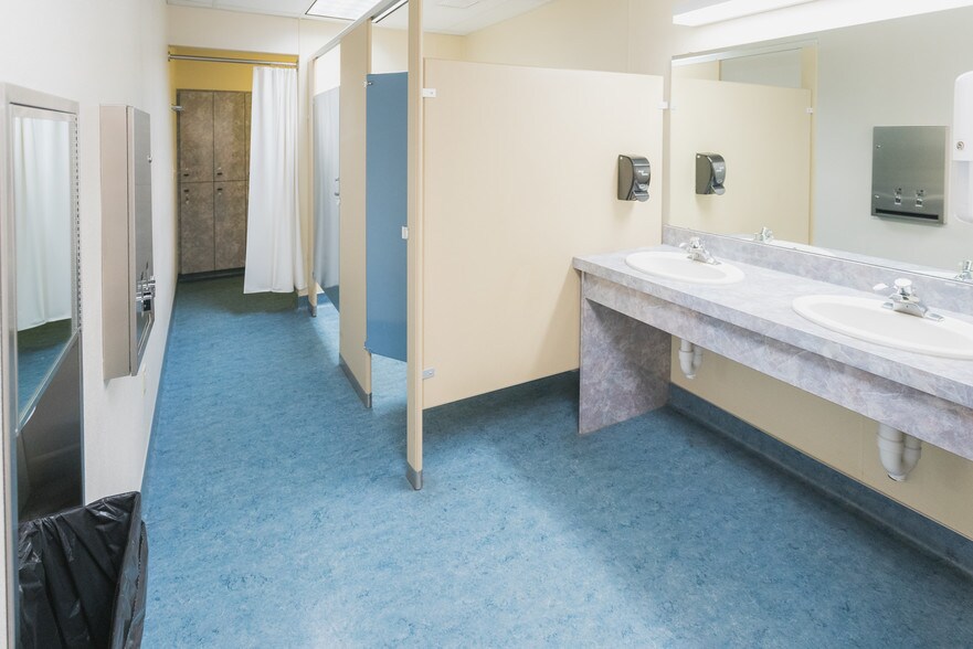 More Photos Of 1505 Westec Dr, Eugene Flex For Lease