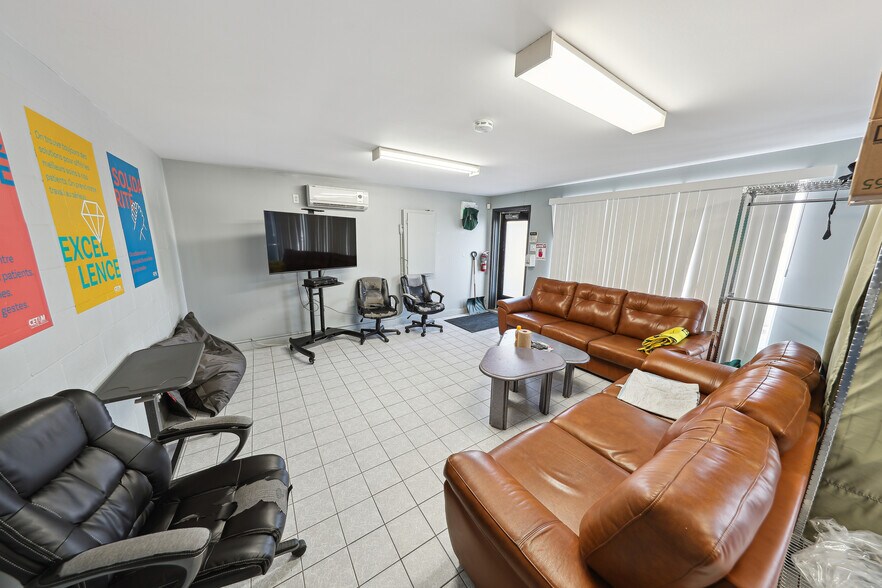 More Photos Of 384-388 Rue Chicoine, Vaudreuil-dorion Industrial For Sale