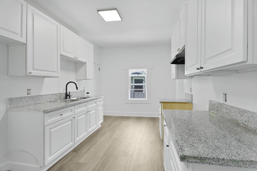 More Photos Of 925 W 84th St, Los Angeles Apartments For Sale