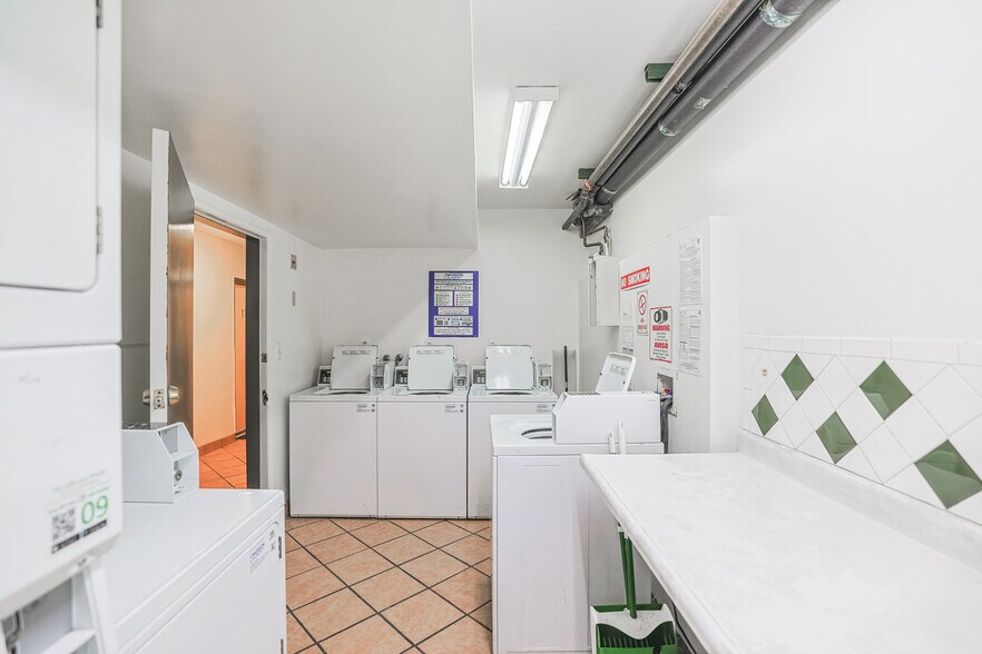 More Photos Of 6121 Woodman Ave, Van Nuys Apartments For Sale