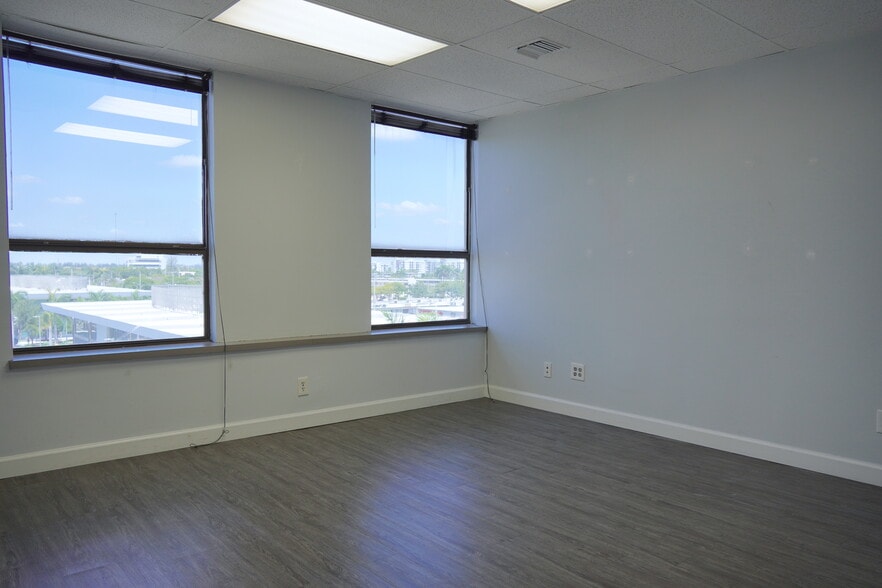 More Photos Of 1250 E Hallandale Beach Blvd, Hallandale Beach Office For Lease