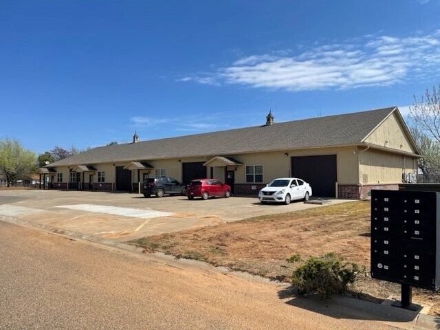 More Photos Of 7042 Highwater Cir, Edmond Light Distribution For Lease