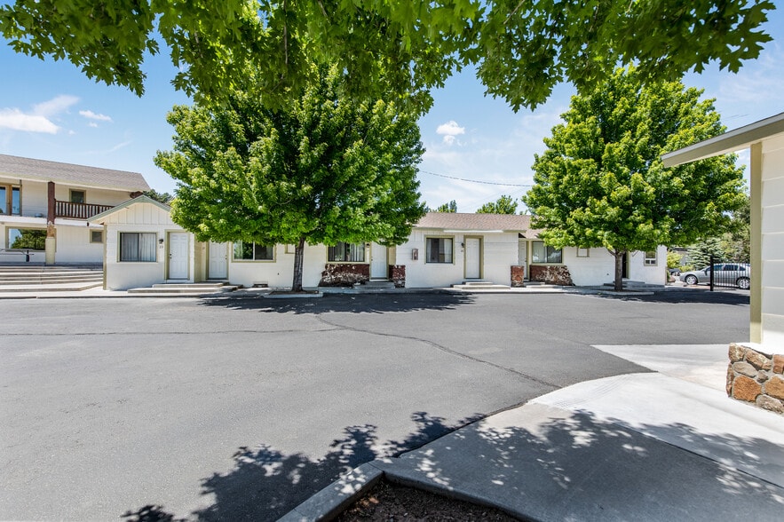 More Photos Of 2010 E Route 66, Flagstaff Apartments For Sale