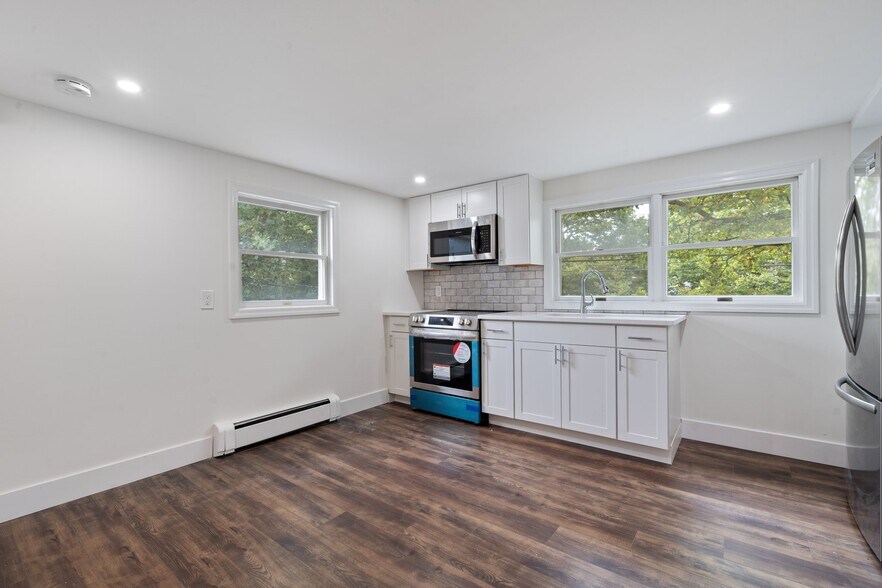 More Photos Of 1228 Roanoke Ave, Riverhead Medical For Sale