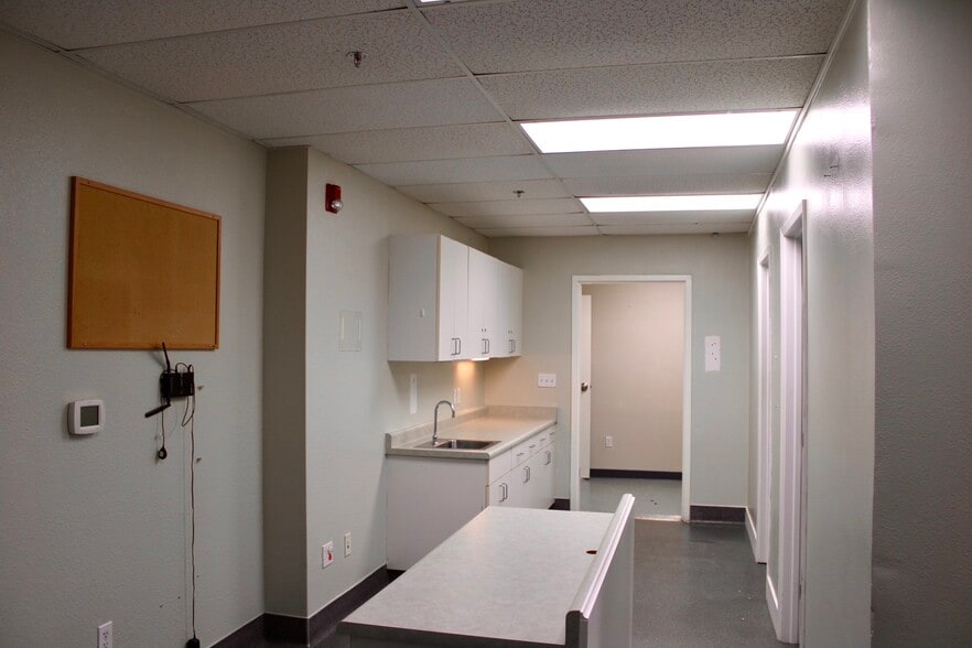 More Photos Of 135 Carmen Ln, Santa Maria Rehabilitation Center For Lease