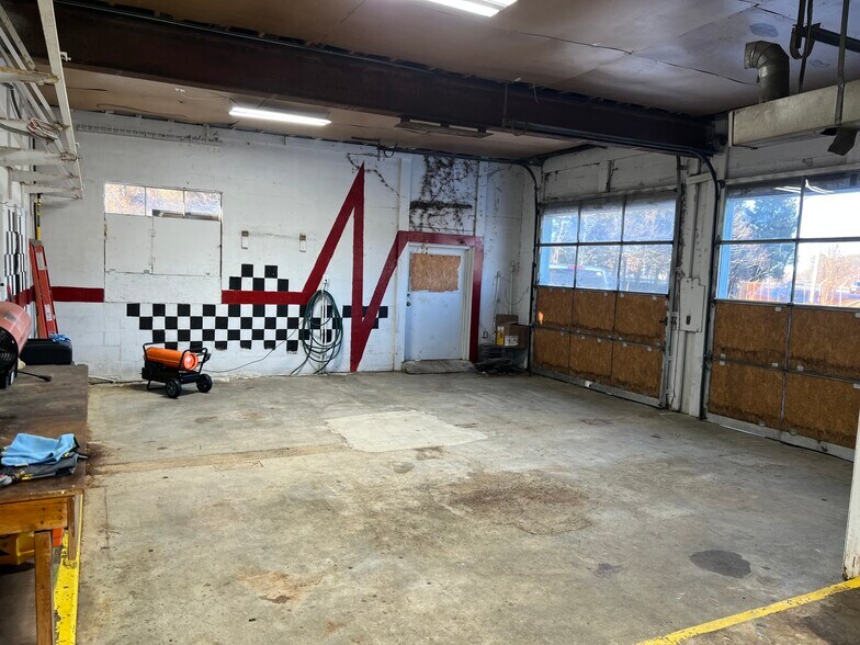 More Photos Of 9335 Crain Hwy, Faulkner Auto Repair For Lease